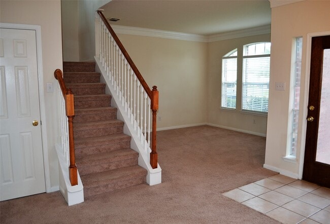 Building Photo - 5515 Gatesprings Ln