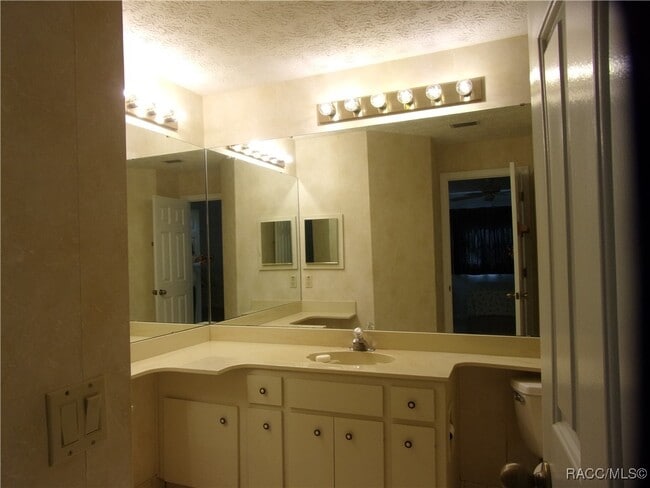 Building Photo - 807 Lanark Dr