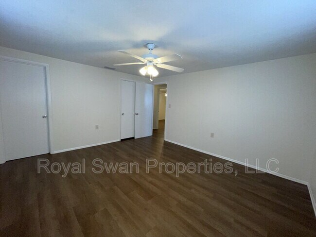Building Photo - 303 Thornwood Way