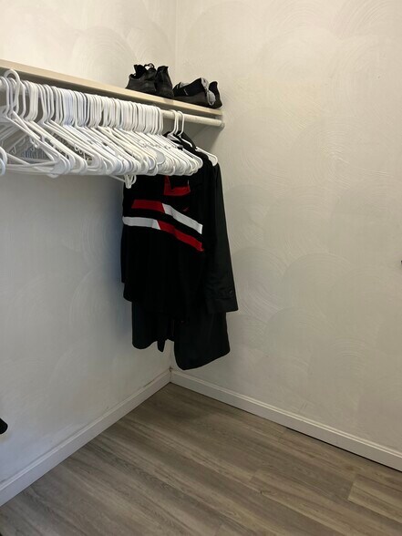 Second bedroom, walk-in closet - 907 Smith St