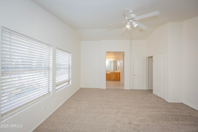 Building Photo - 3844 E Kings Ave