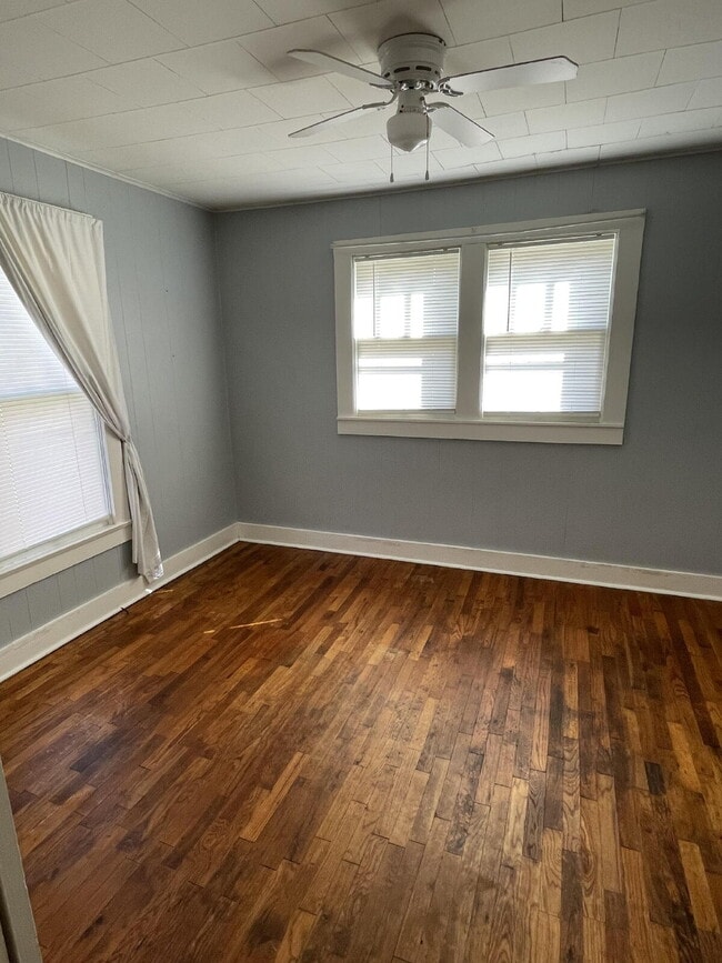 Building Photo - 507 Main St