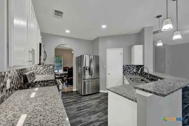 Building Photo - 400 Summer Dr