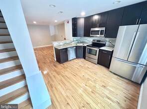 Building Photo - 426A N 40th St