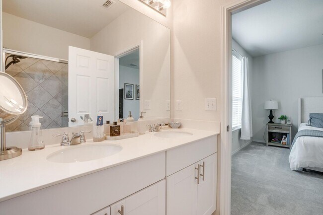 Building Photo - Beautiful Home in Highly Desired Sunset Pointe- 3 Bed, 2 Bath in SW Fort Worth- Crowley ISD- 76123