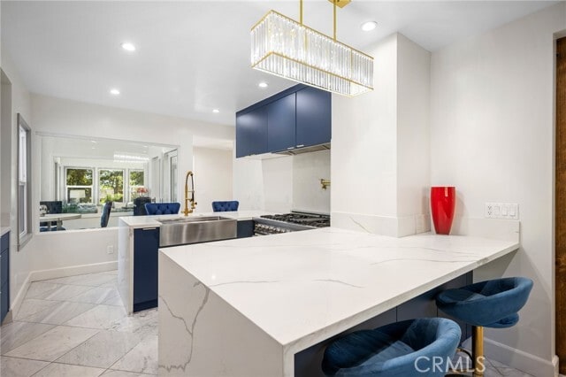 Building Photo - 2065 E Altadena Dr