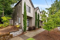 Building Photo - Pet Friendly 2bd/2.5ba Townhome Near Adida...