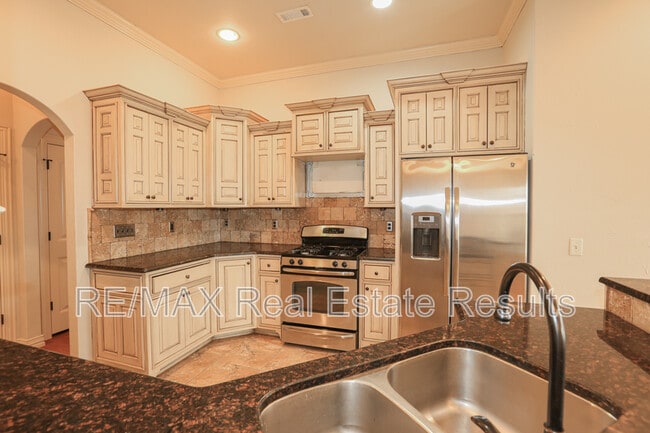 Building Photo - 3607 SW Birchton Ave