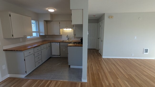 Building Photo - 3802/3804 Lincoln Avenue