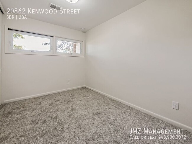 Building Photo - 20862 Kenwood St