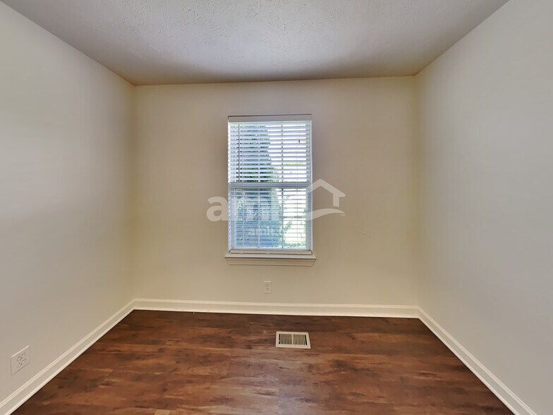 Building Photo - 1630 E Blairmont Dr