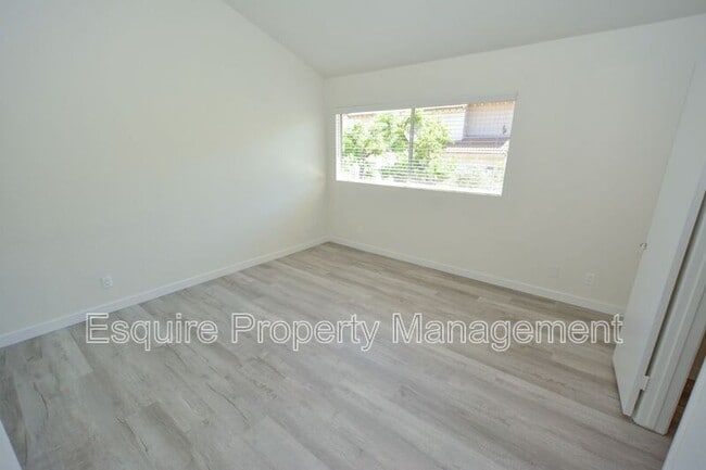 Building Photo - 1189 Ramona Dr