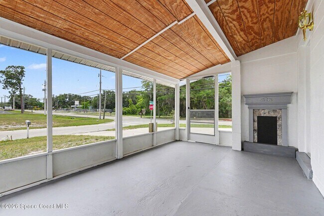 Building Photo - 3960 Barcelona St