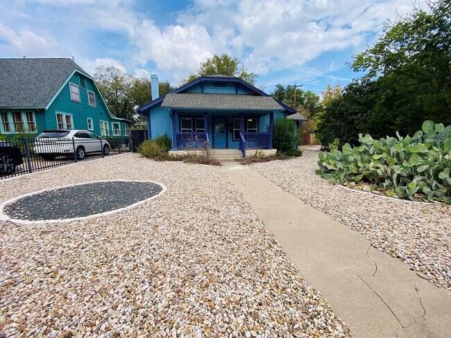 Primary Photo - 404 E 35th St