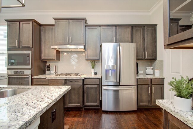 Building Photo - 2015 Royal Landing Dr
