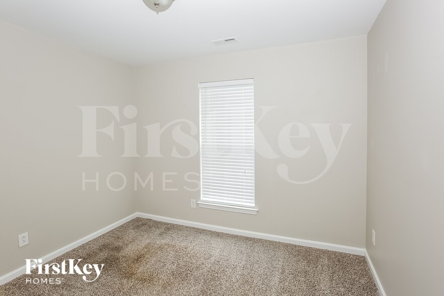 Building Photo - 1041 Canopy Dr