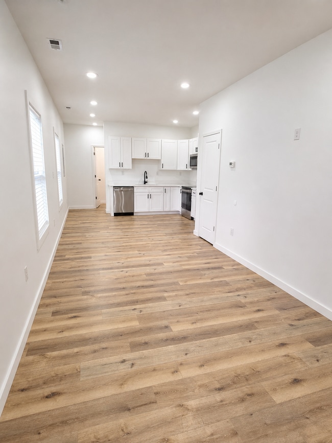 Building Photo - Brand-New 2-Bedroom Home with Modern Finishes in Crossville