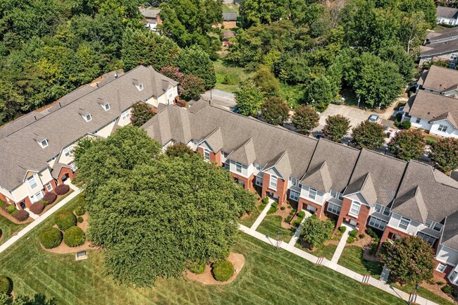 Building Photo - Davidson Townhouse