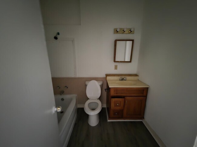 Building Photo - 3230 Ridgeland Dr