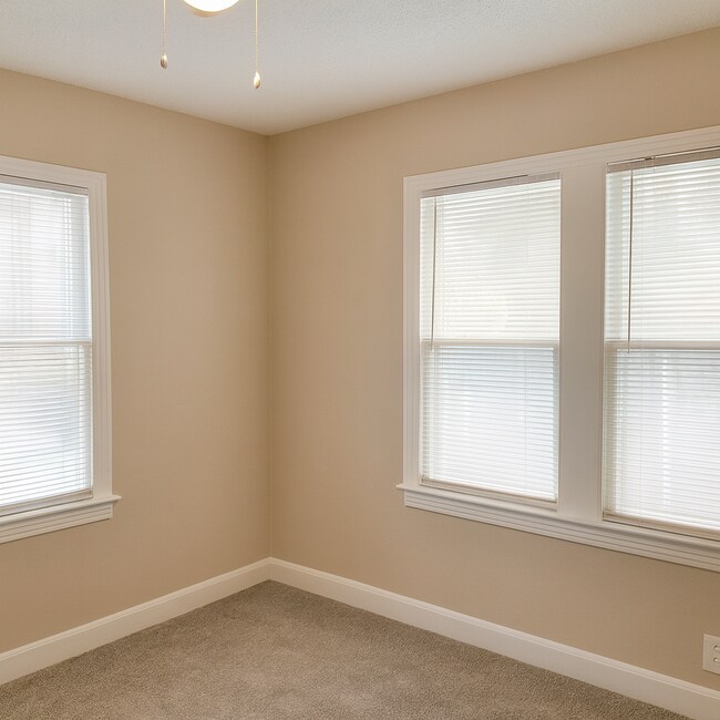 Building Photo - 110 E 30th St