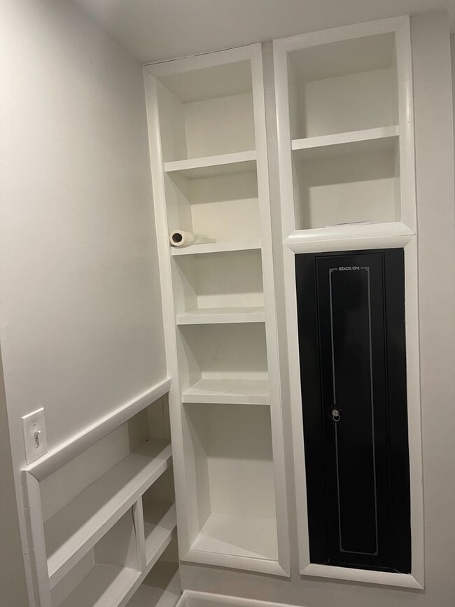 Building Photo - Four bedroom, two bathroom lovely brick ho...