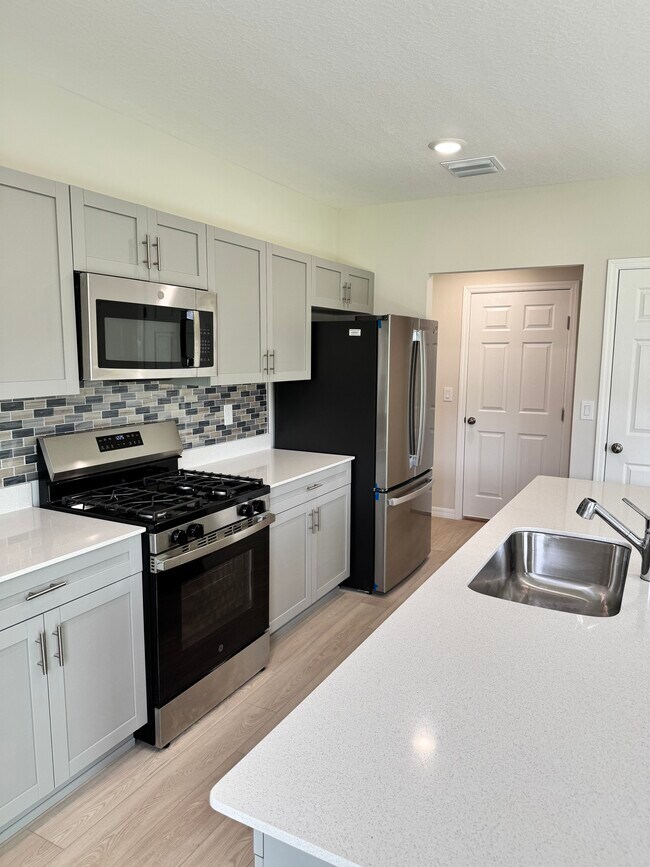 Building Photo - 14773 Summer Br Dr