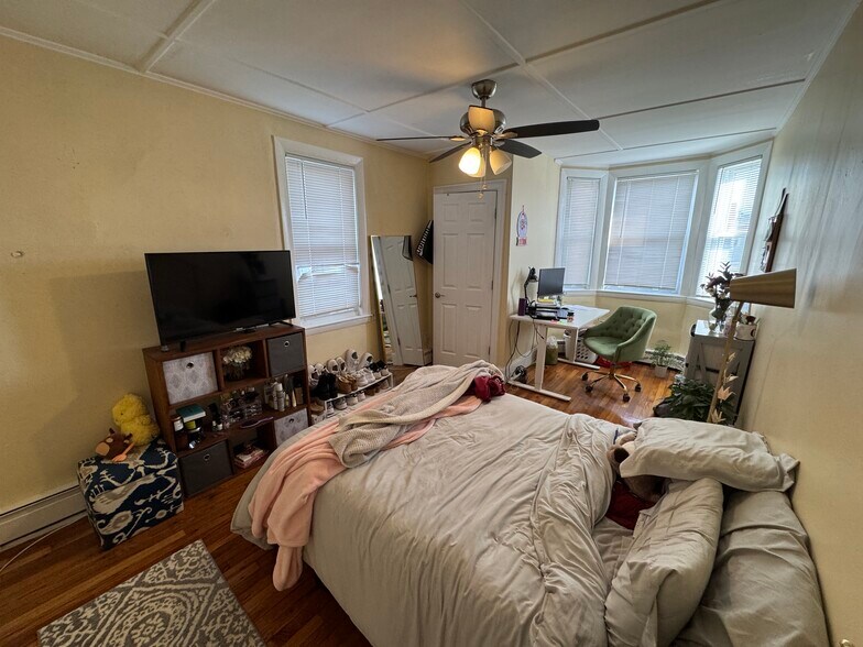 Building Photo - 41 Cross St