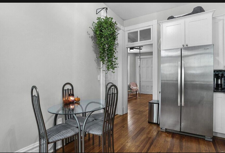 Building Photo - 3326 California Ave