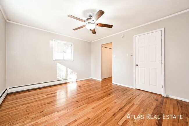 Building Photo - 331 S Victor St