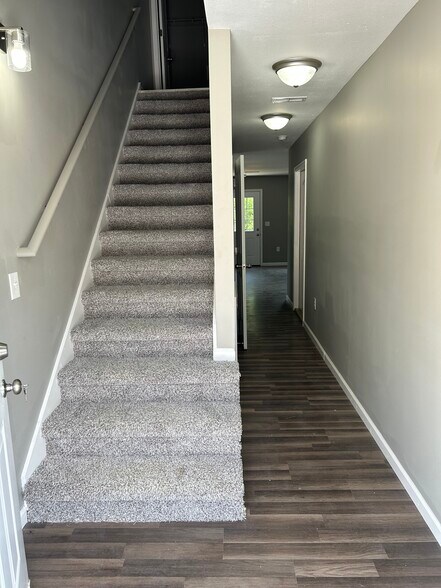 Building Photo - 252 Keswick Dr