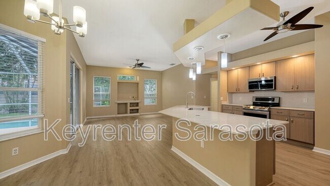 Building Photo - 6219 Aventura Dr