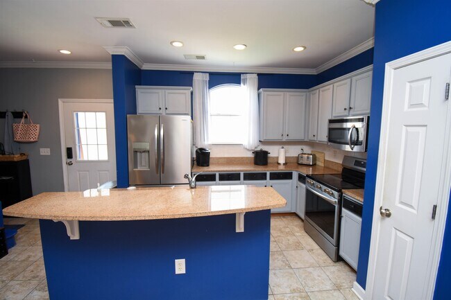 Building Photo - 3564 Alexandria Ave