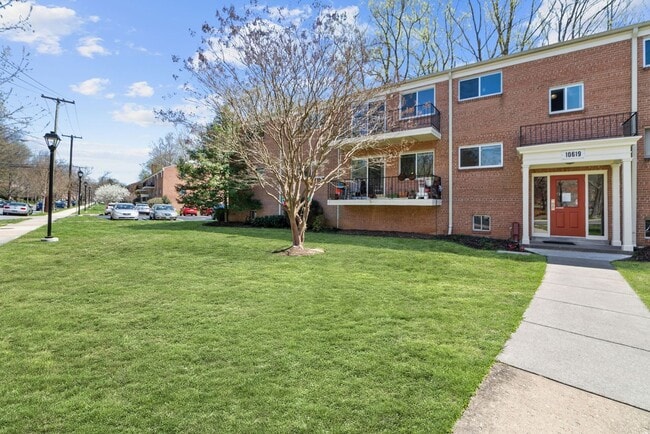 Building Photo - 2BD/2BA- Bethesda Condo in Parkside Community - Utilities Included