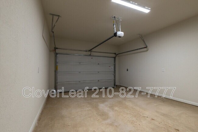 Building Photo - 10351 Lynwood Crk