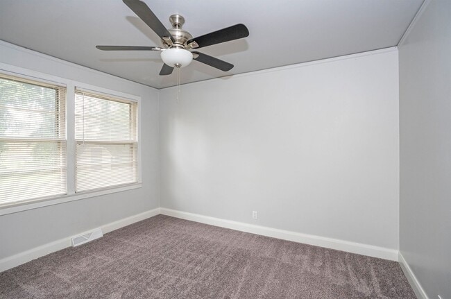 Building Photo - Comfortable 2-Bedroom Home on Large Fenced Corner Lot