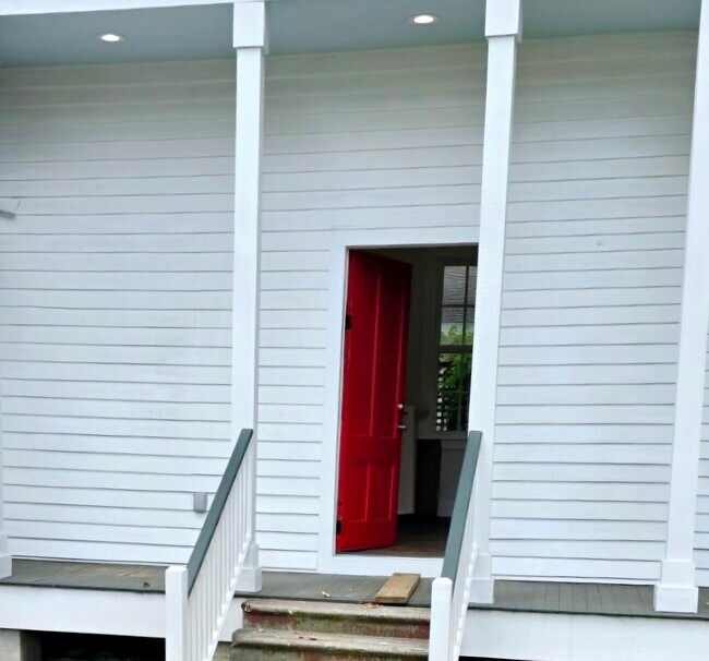 Building Photo - 308 N Joachim St