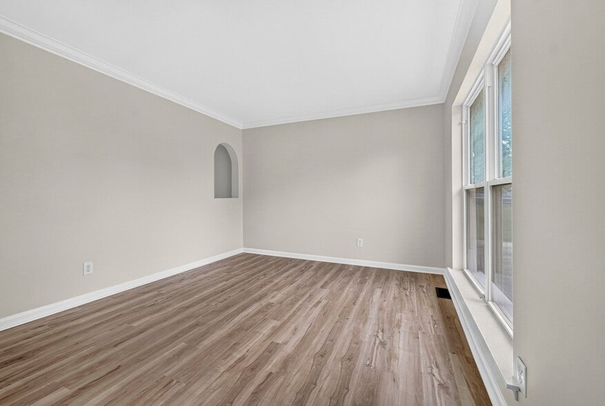 Building Photo - 121 Sunglow Dr