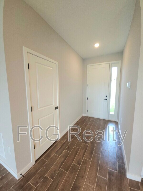 Building Photo - 10131 SW 41st Ave