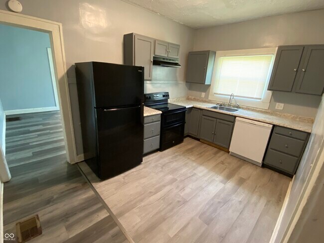 Building Photo - 15 N Riley Ave