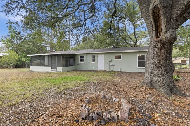 Building Photo - 3 bedroom 2 bath house in Northwood Pines