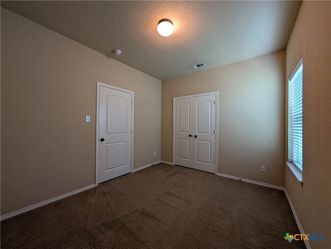 Building Photo - 1028 Brown Rock Dr