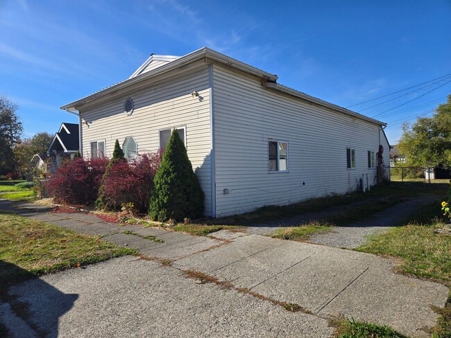 Building Photo - Northside Spokane! Available Now! Move In ...