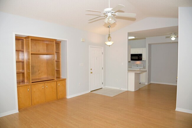 Building Photo - Rare 3 Bedroom Condo in Niceville!