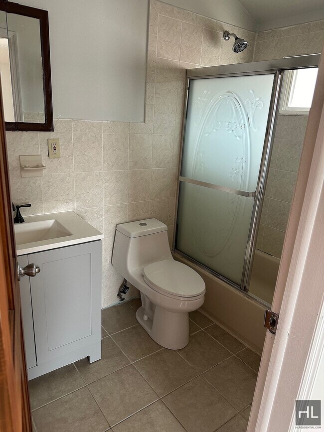 Building Photo - 122 PLACE