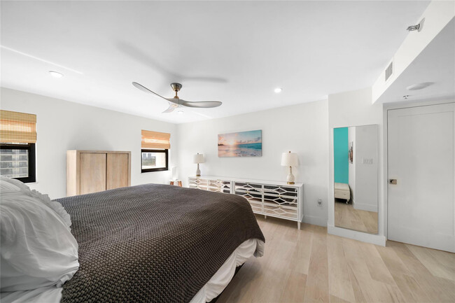 Building Photo - 1201 S Ocean Dr