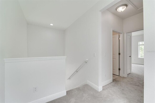 Building Photo - 1933 W Chestnut St