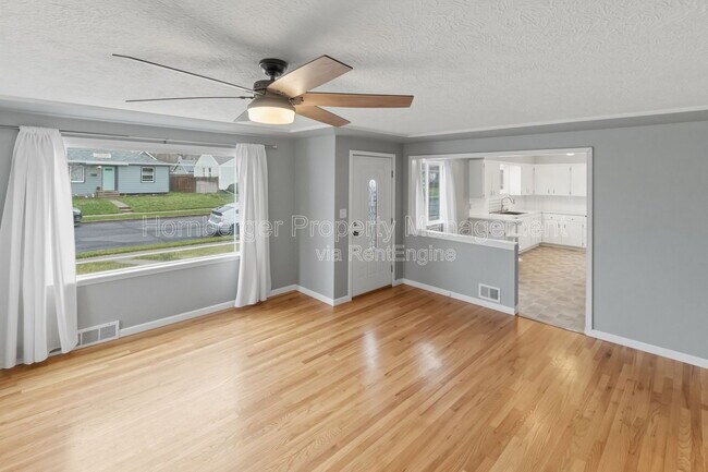 Building Photo - 612 E Walton Ave