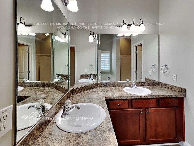 Building Photo - 6268 Cove Creek Dr