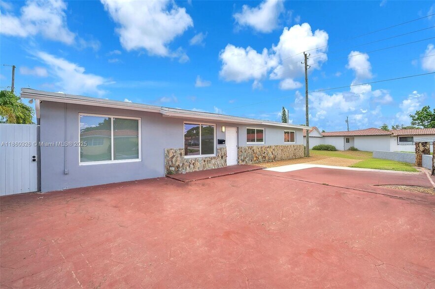 Building Photo - 3341 SW 94th Ct