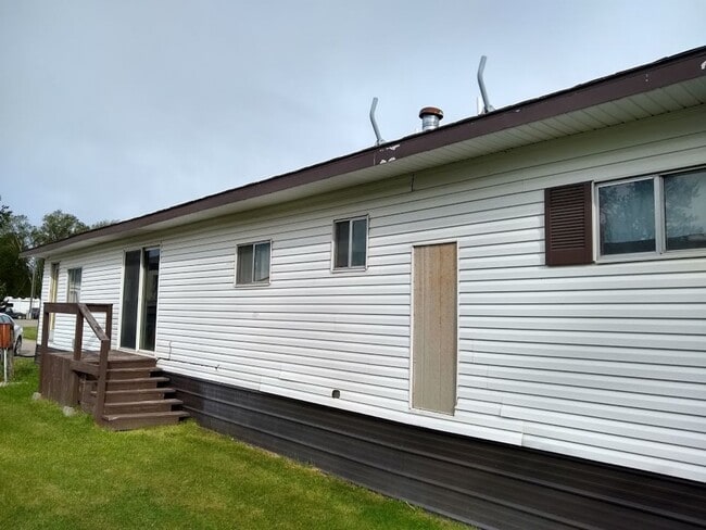 Building Photo - Geyser Trailer Court
